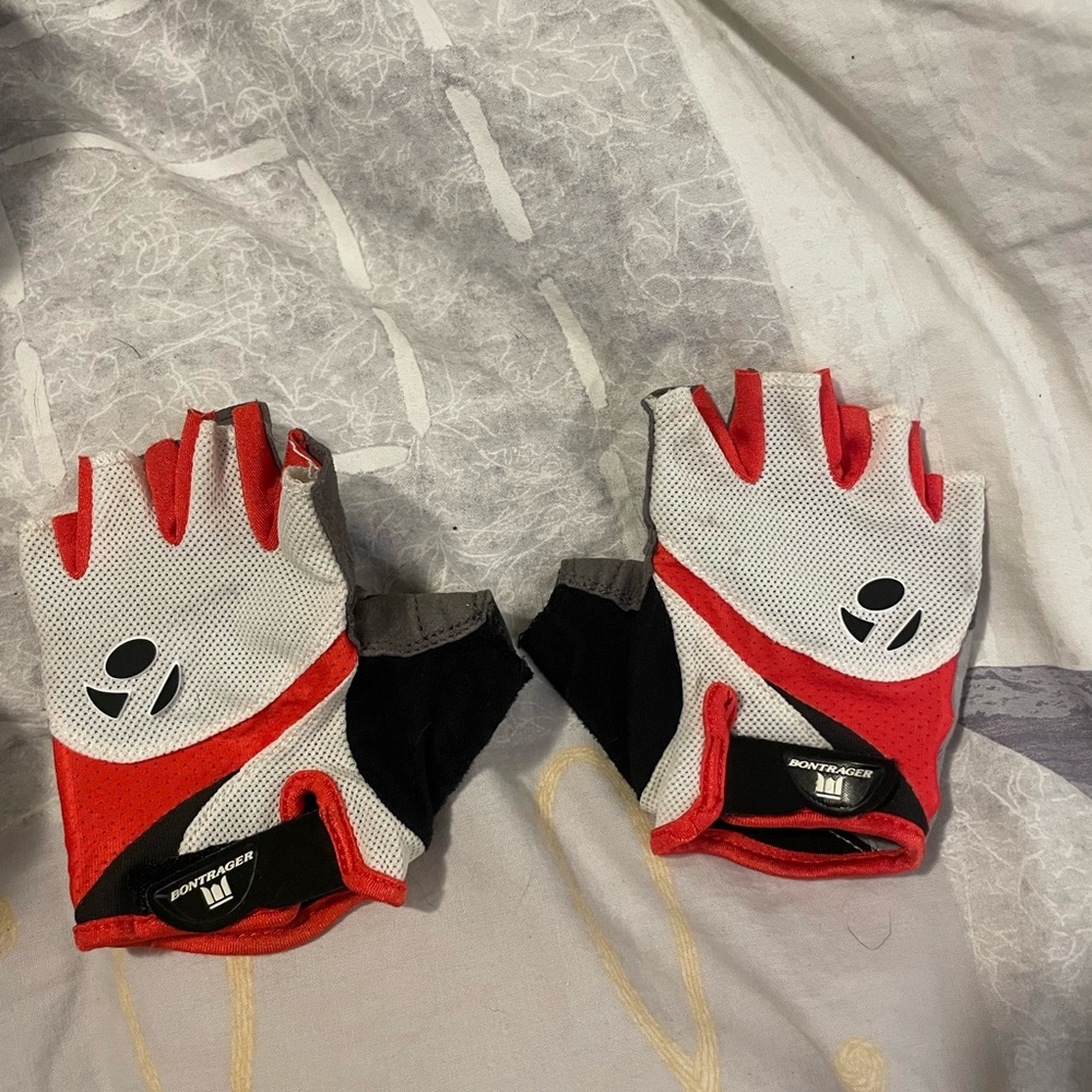 Kids Cycling Gloves - Red and Black